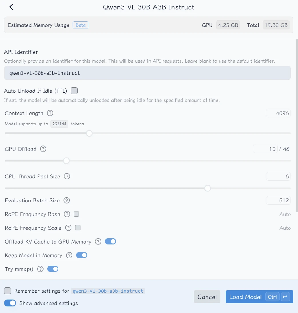 这是一个AI模型（Qwen3 VL 30B A3B Instruct）的参数配置界面，展示了上下文长度、GPU卸载层数、CPU线程池大小等技术参数设置及估计内存使用情况，用于本地AI模型的配置与加载。