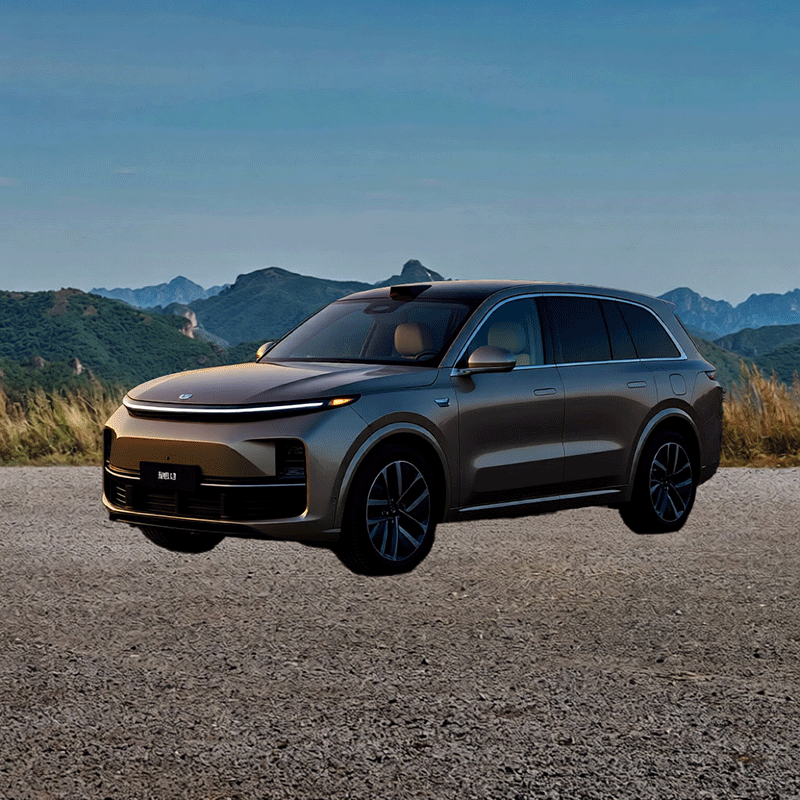 图片展示了一辆汽车通过Fusion LoRA技术自然融入山间背景场景,产品的透视角度和光影随背景自动调整,呈现物理级真实融合效果。